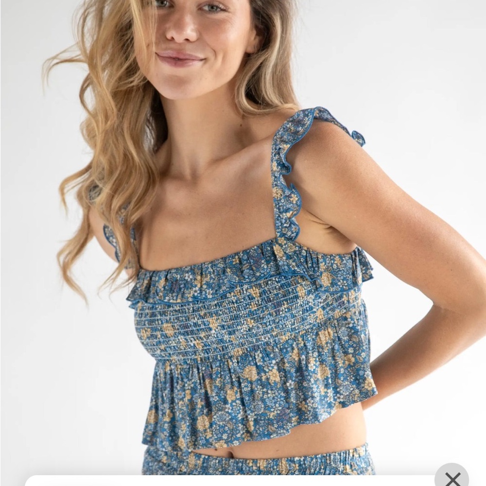 New with tags really cute natural life, crop top and blue